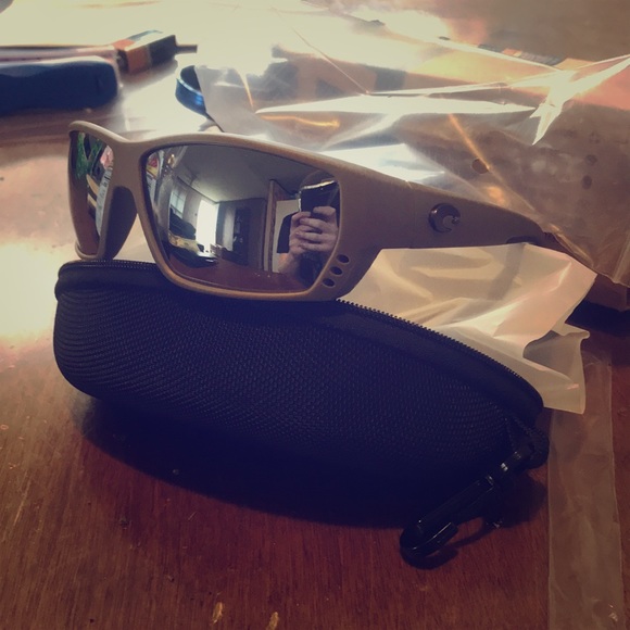 Costa Men’s sunglasses